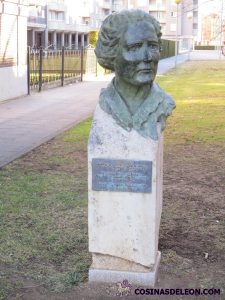 Busto Clara Campoamor